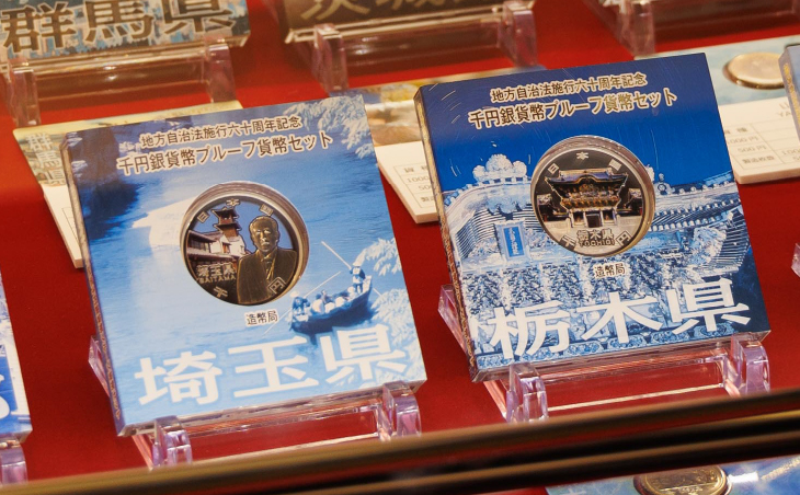 真田紐をミシンで縫製している画像