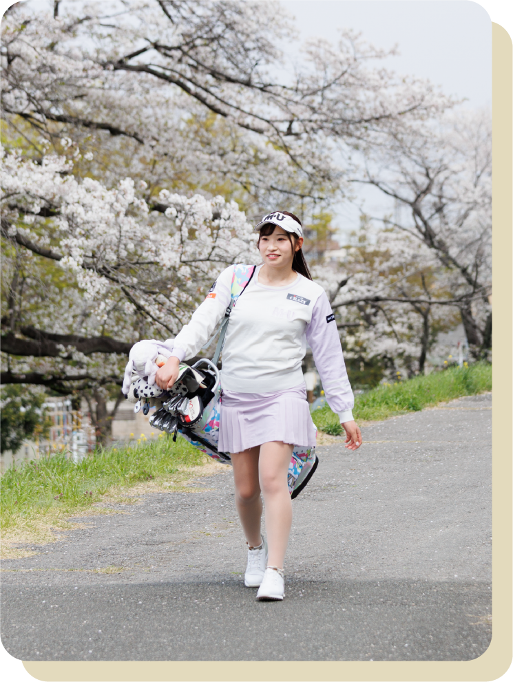 和田純怜選手が歩いている画像